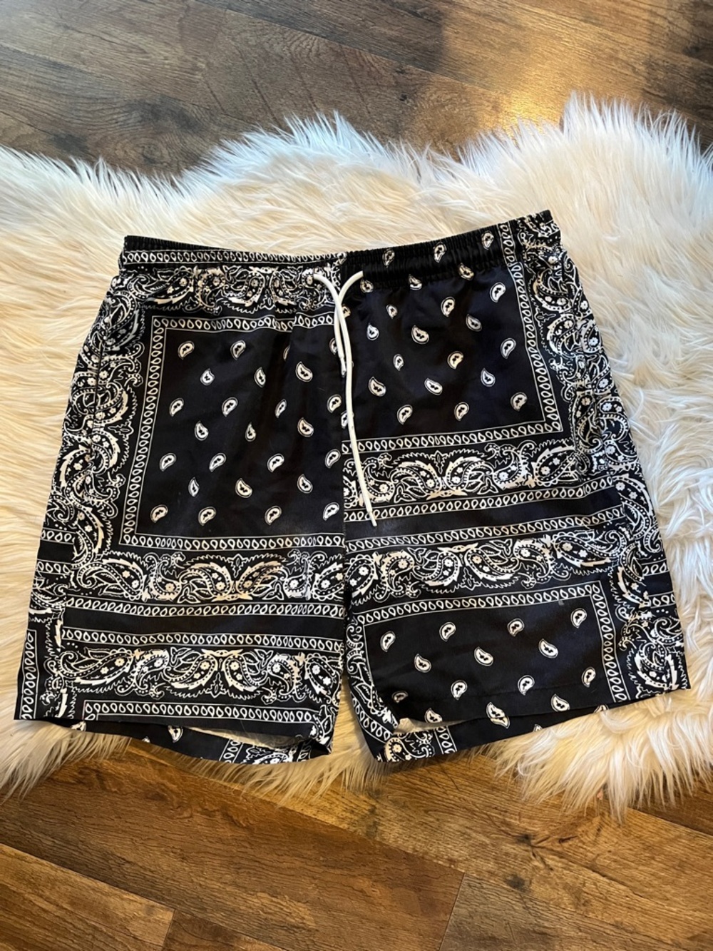 Manfinity Bandana Print Shorts Navy Blue Men’s Size Large Drawstring